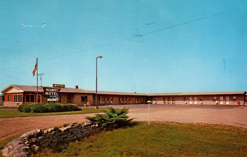 Midway Motel (Mid-Way Motel) - Vintage Postcard (newer photo)